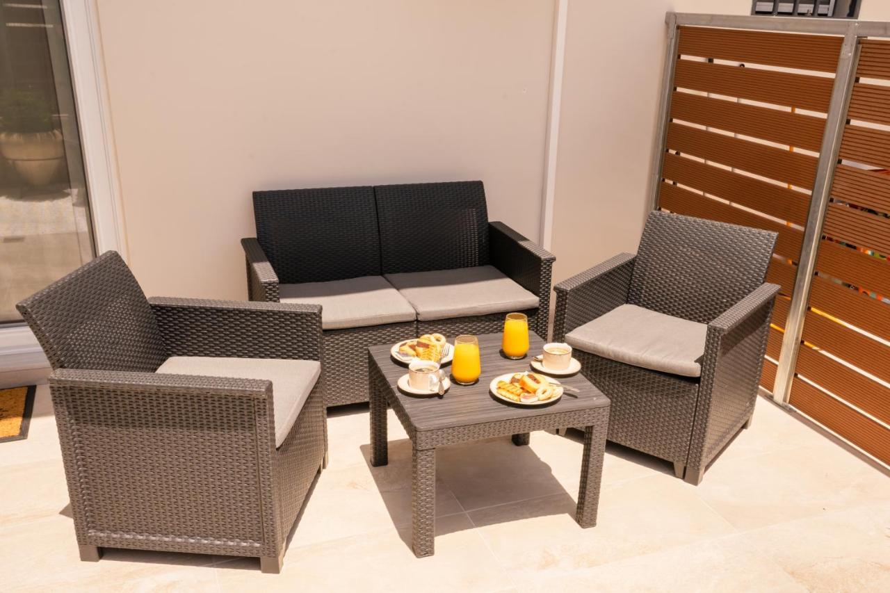 Apartment Sweet 1