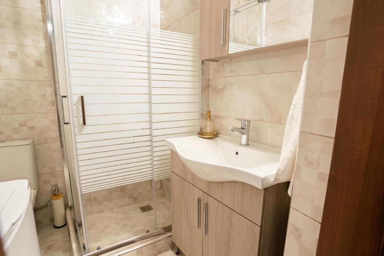 Apartment Sweet 1